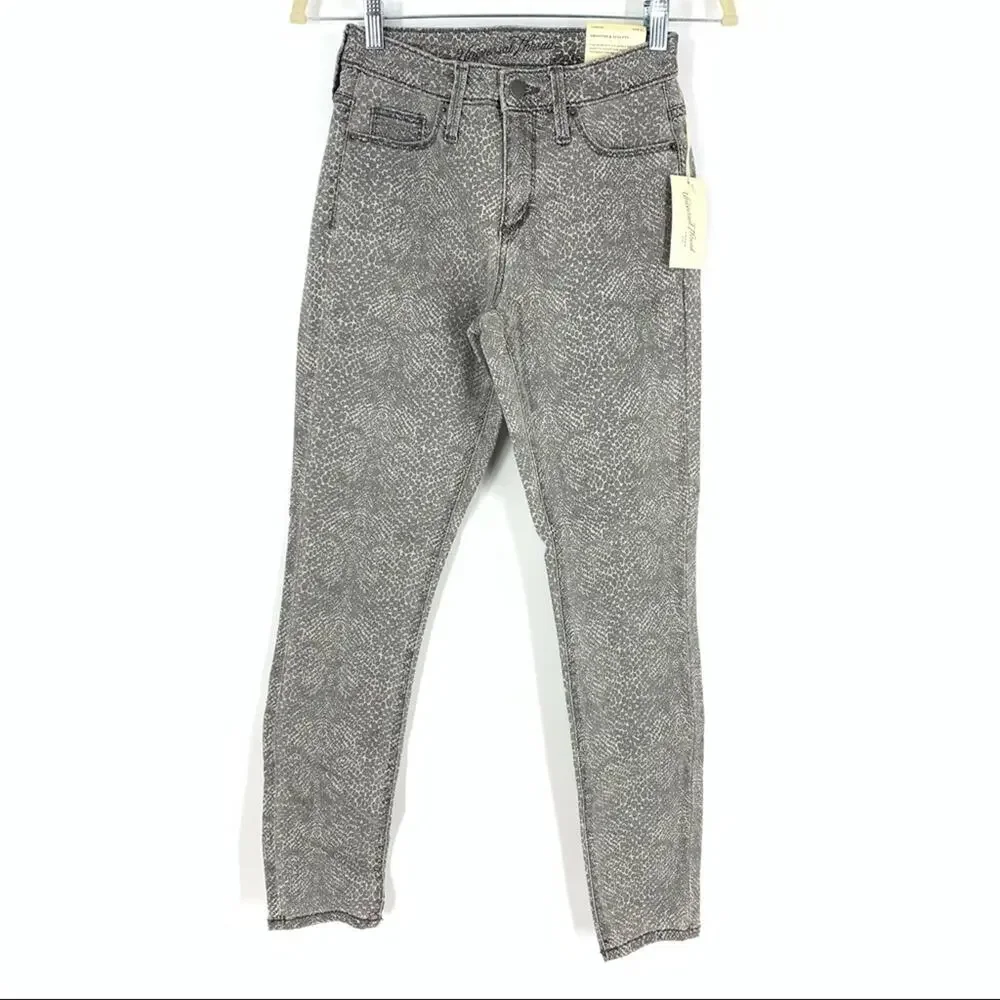Universal Thread Gray Snakeskin Print‎ Skinny Jeans Size 0 NWT